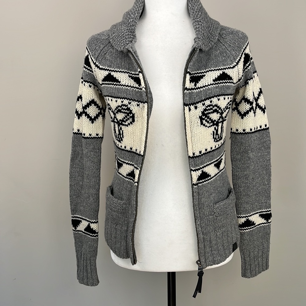 Aritzia TNA Sea to Sky 100% Lambswool Zip Up Sweater - Picture 5 of 13